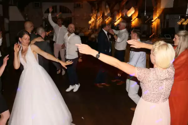 Hochzeitsfeier im Restaurant von Laer DJ Volker Kohl auf einer Hochzeitsfeier im Victoria Hotel Minden