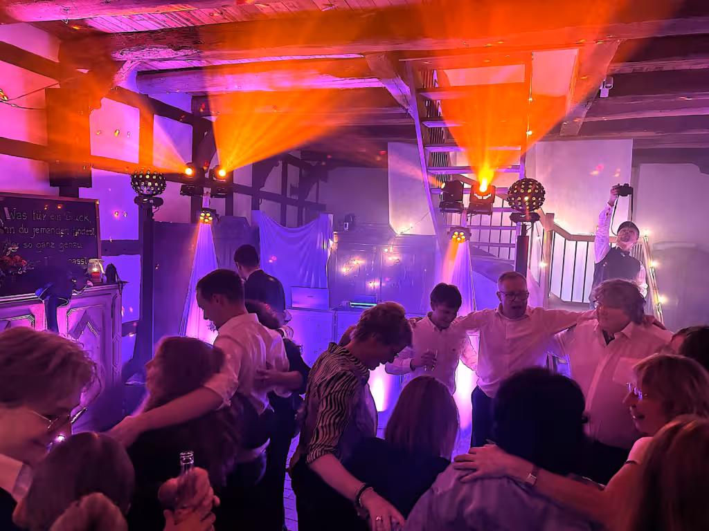 DJ Volker Kohl auf einer Deelenparty