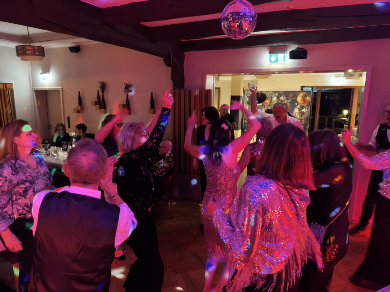 Stimmung mit DJ Volker Kohl Volle Tanzfläche durch DJ Volker Kohl